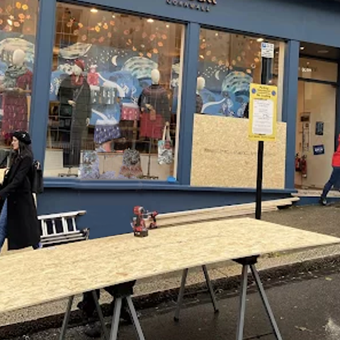 commercial window boarding up shop break in