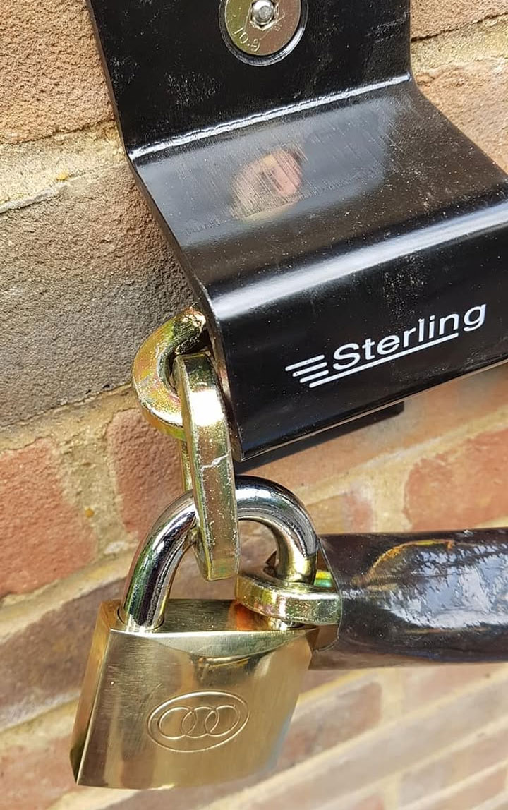locksmith-install-anchor-padlock-gate-eastbourne stirling anchor padlock installed