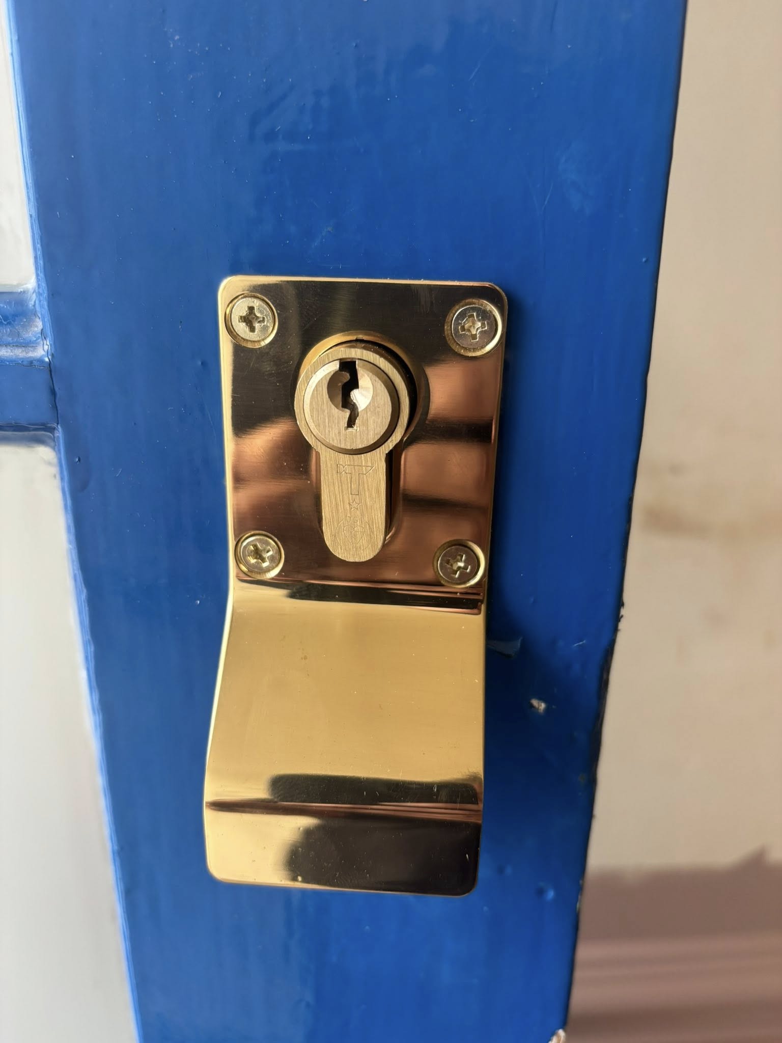 Front door lock