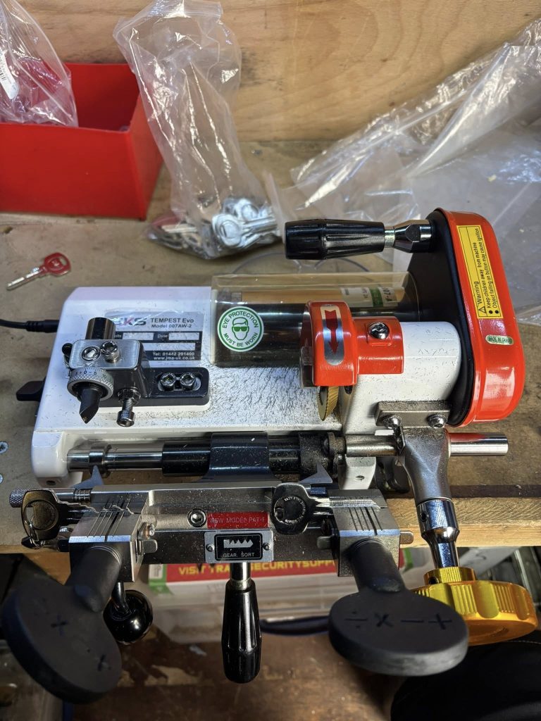 Locksmith specialist tool